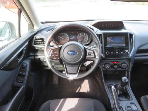 2017 Subaru Impreza 2.0i