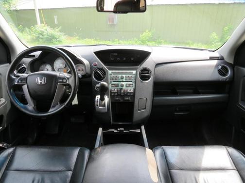 Silver 2011 Honda Pilot EX-L
