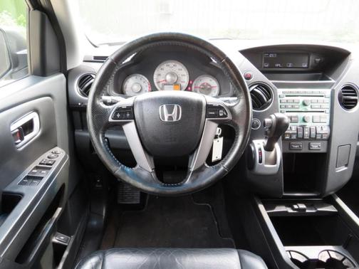 Silver 2011 Honda Pilot EX-L