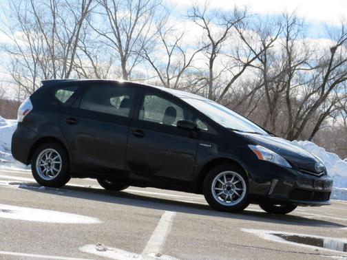2013 Toyota Prius v Two