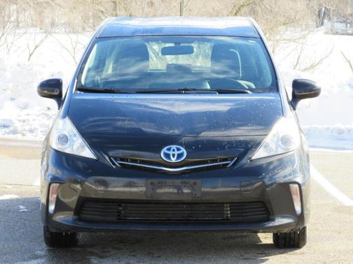 2013 Toyota Prius v Two