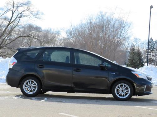 2013 Toyota Prius v Two