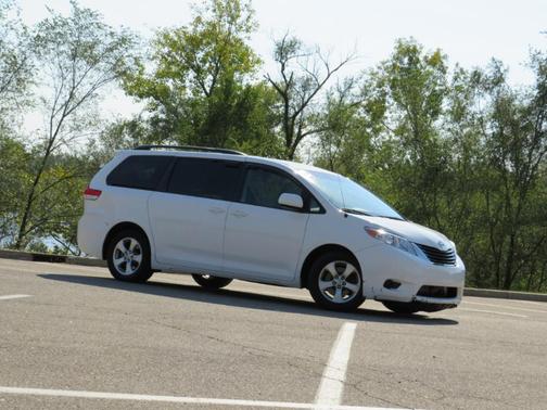 2013 Toyota Sienna LE