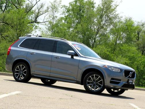 2016 Volvo XC90 T6 Momentum