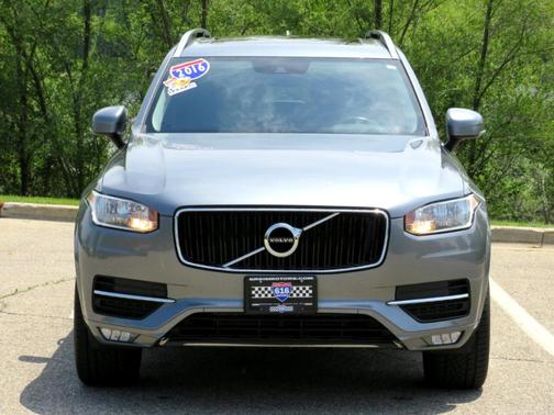 2016 Volvo XC90 T6 Momentum