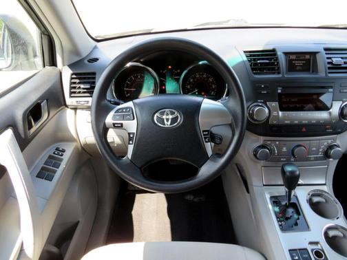2011 Toyota Highlander Base