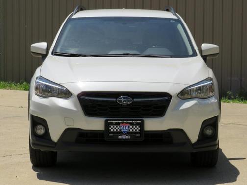 Crystal White Pearl 2019 Subaru Crosstrek 2.0i Premium