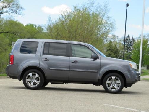 Gray 2015 Honda Pilot EX-L