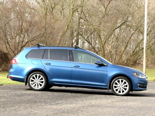 2016 Volkswagen Golf SportWagen TSI SE 4-Door