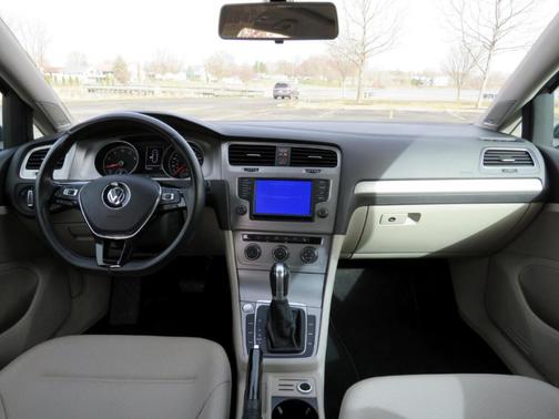 2016 Volkswagen Golf SportWagen TSI SE 4-Door