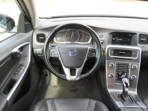 2016 Volvo V60 Cross Country T5