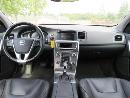 2016 Volvo V60 Cross Country T5