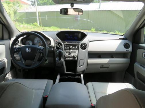 Gray 2014 Honda Pilot LX