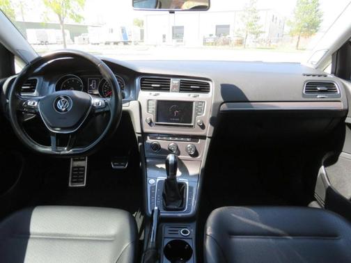 Pure White 2017 Volkswagen Golf Alltrack TSI SE