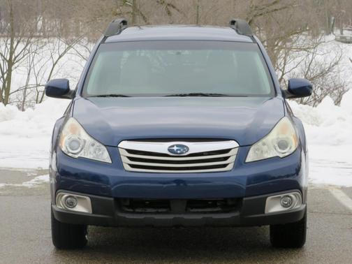 2010 Subaru Outback 2.5i Premium