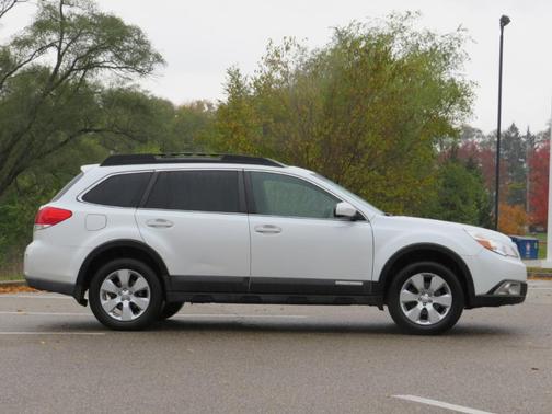 2011 Subaru Outback 2.5i Premium