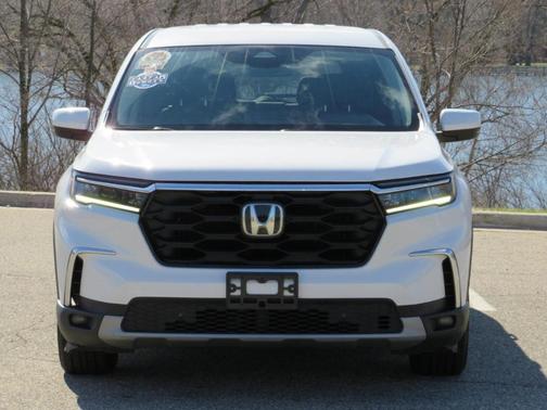 White 2023 Honda Pilot EX-L 7-Passenger