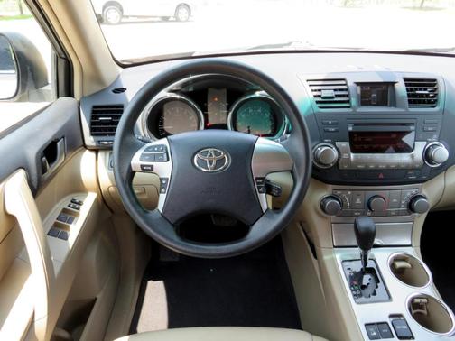 2011 Toyota Highlander Base