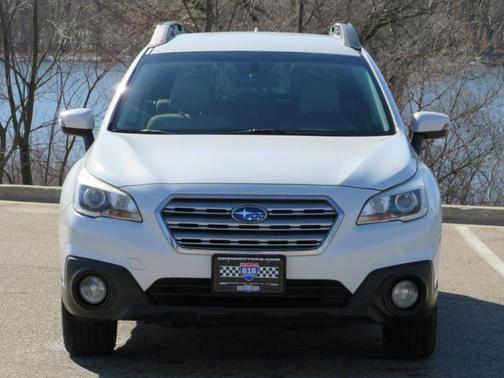 White 2017 Subaru Outback 2.5i Premium