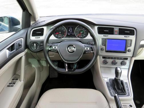 2016 Volkswagen Golf SportWagen TSI SE 4-Door