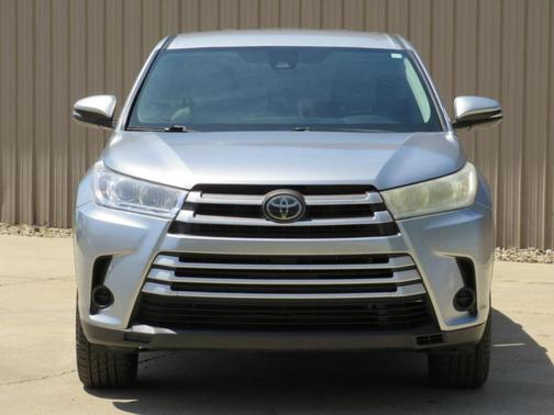 Silver 2018 Toyota Highlander LE Plus