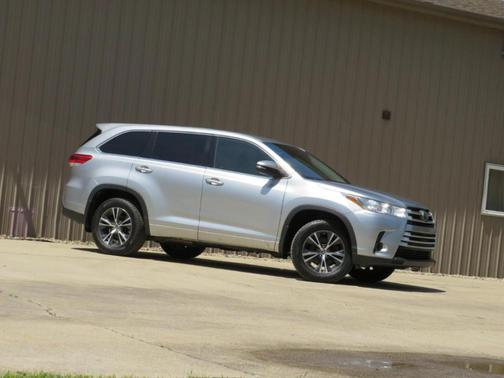 Silver 2018 Toyota Highlander LE Plus