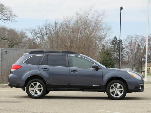Carbide Gray Metallic 2014 Subaru Outback 3.6R Limited