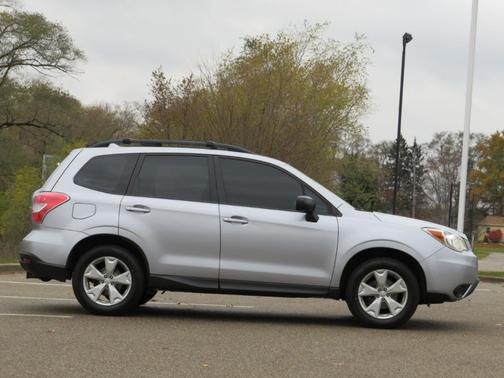 2016 Subaru Forester 2.5i