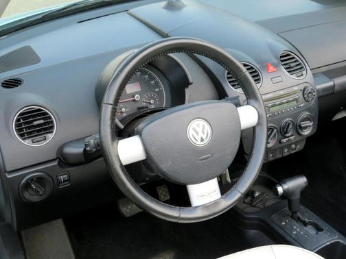 2010 Volkswagen New Beetle 2.5L