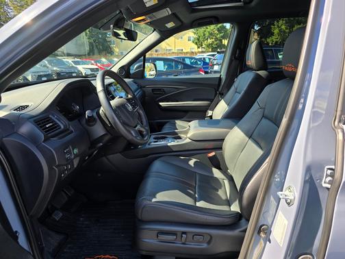 Sonic Gray Pearl 2024 Honda Passport