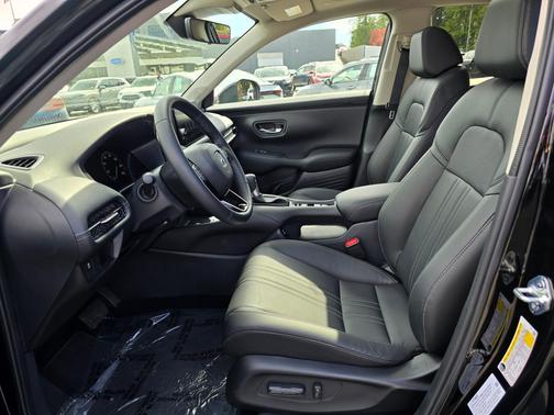 Crystal Black Pearl 2025 Honda HR-V