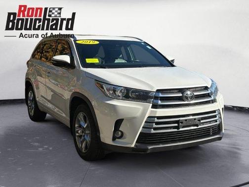 White 2019 Toyota Highlander Limited