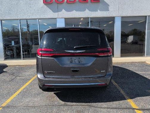 2022 Chrysler Pacifica Touring-L