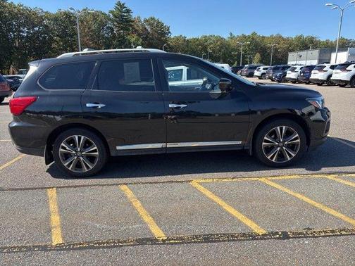 2017 Nissan Pathfinder Platinum