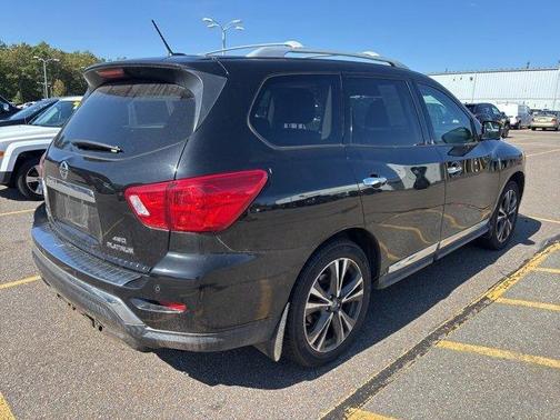 2017 Nissan Pathfinder Platinum