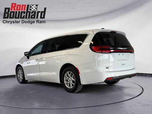 2024 Chrysler Pacifica Touring-L