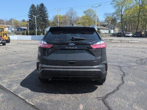 2021 Ford Edge SE