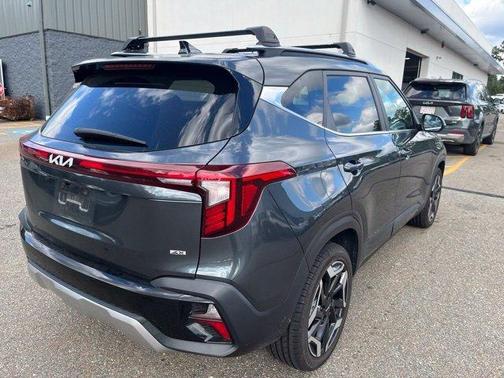 Gray 2024 Kia Seltos SX