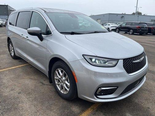 2023 Chrysler Pacifica Touring