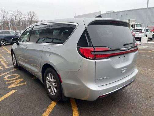 2023 Chrysler Pacifica Touring