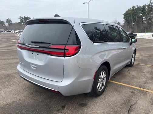 2023 Chrysler Pacifica Touring