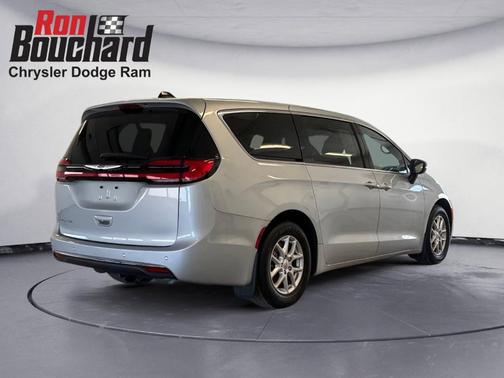 2023 Chrysler Pacifica Touring
