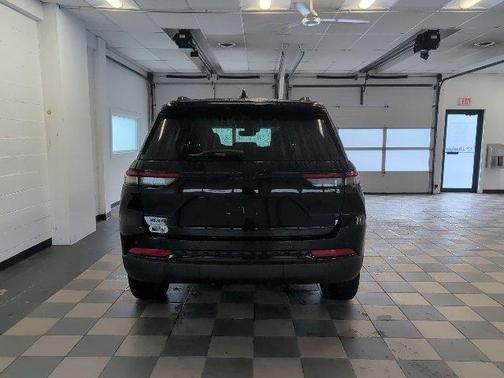 2024 Jeep Grand Cherokee Laredo