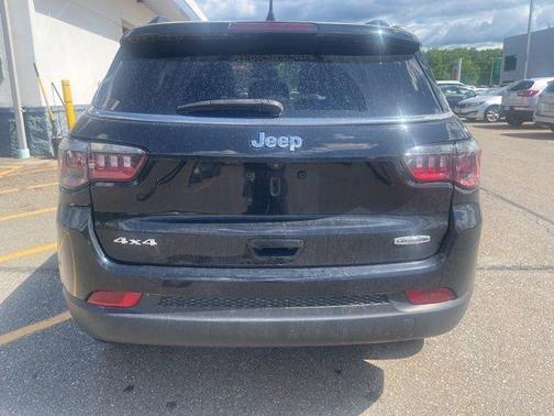 Black 2023 Jeep Compass Latitude Lux