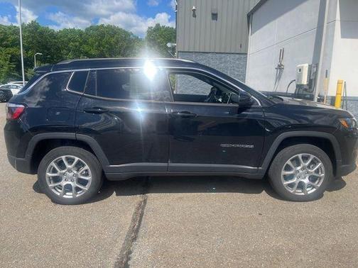 Black 2023 Jeep Compass Latitude Lux