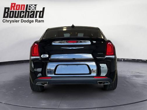 2022 Chrysler 300 Touring L