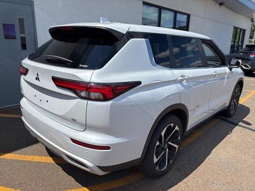 2022 Mitsubishi Outlander SE