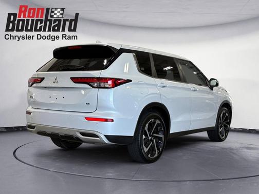 2022 Mitsubishi Outlander SE
