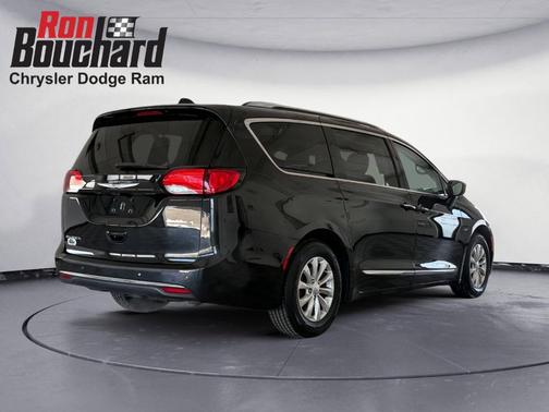 2020 Chrysler Pacifica Touring-L