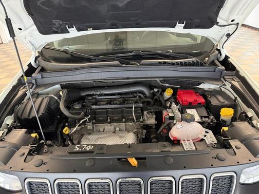 White 2021 Jeep Renegade Latitude